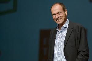 马切吉亚尼：米兰的首个丢球令人费解，孔塞桑的防守依赖球员天赋