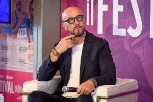 曾加：国米今晚彻底拉了胯，决赛惨败5球会成为永生难忘的耻辱