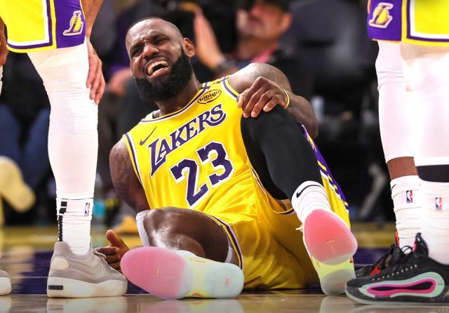 mk体育官网-湖人记者曝詹姆斯左膝二级扭伤 拖到G6也将缺席