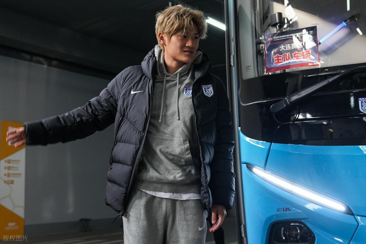 mk体育下载-大连球迷要笑醒了？有望再从上港撬走王牌新星，单赛季5球2助攻