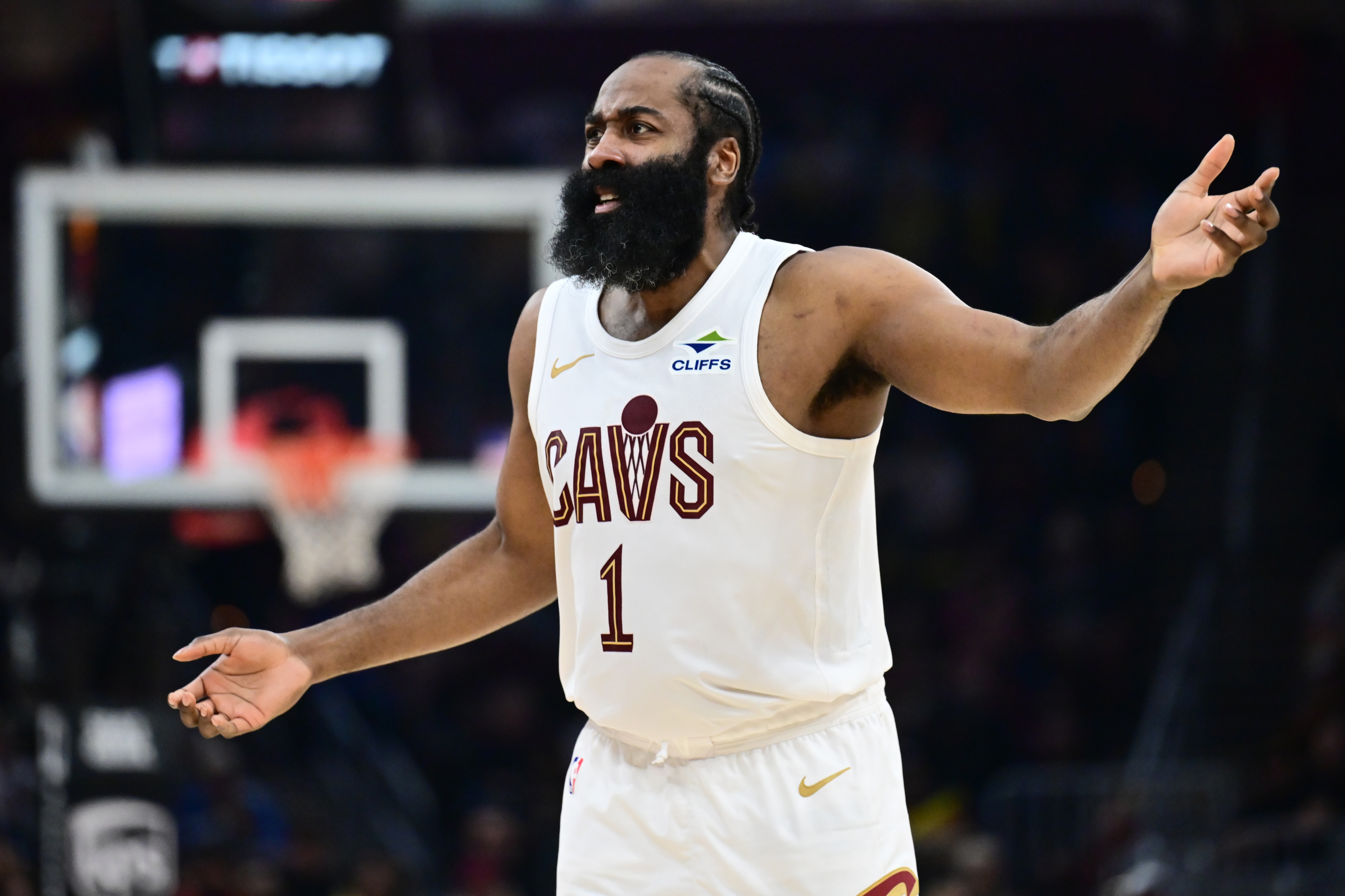 mk体育官网-哈登：我们的进攻能和任何球队匹敌 但能否赢球还是得看防守