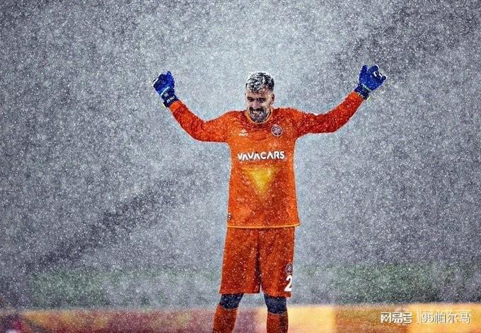 mk体育下载-喜欢穿2号的门将，国米和阿森纳0出场，当不了布冯接班人怪伤病？